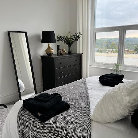 Heathcliff - 5 Bedroom House In Town Centre เท็นบี ภายนอก รูปภาพ