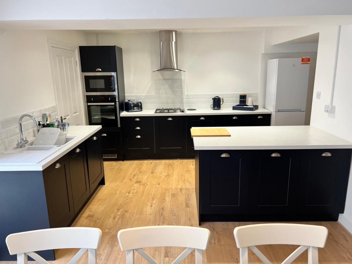 Heathcliff - 5 Bedroom House In Town Centre เท็นบี ภายนอก รูปภาพ